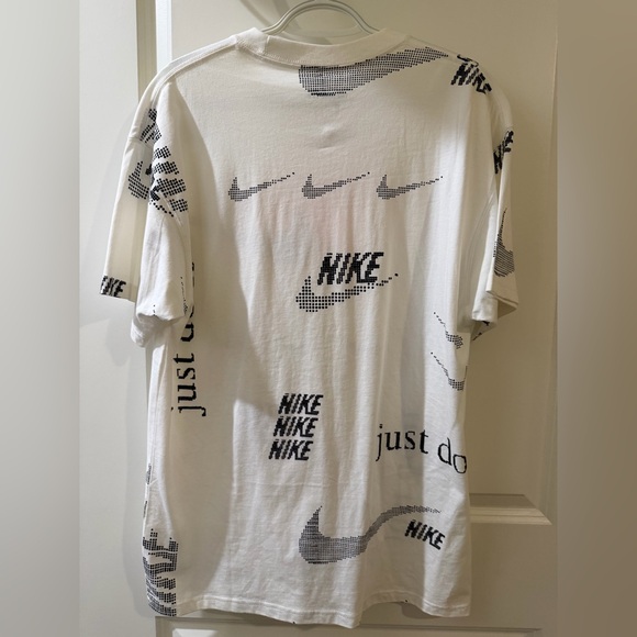 Men’s Nike white & black graphic tee size M - Picture 3 of 5